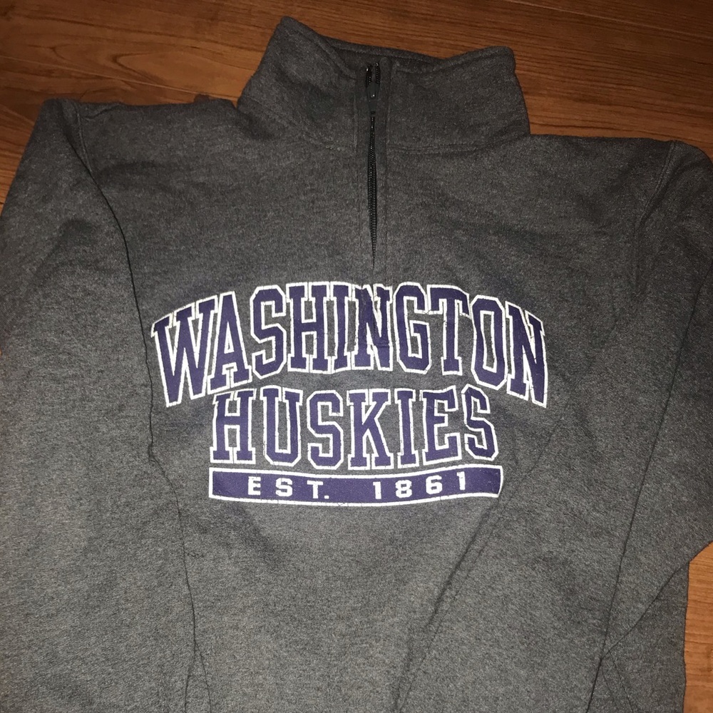 UW crewneck